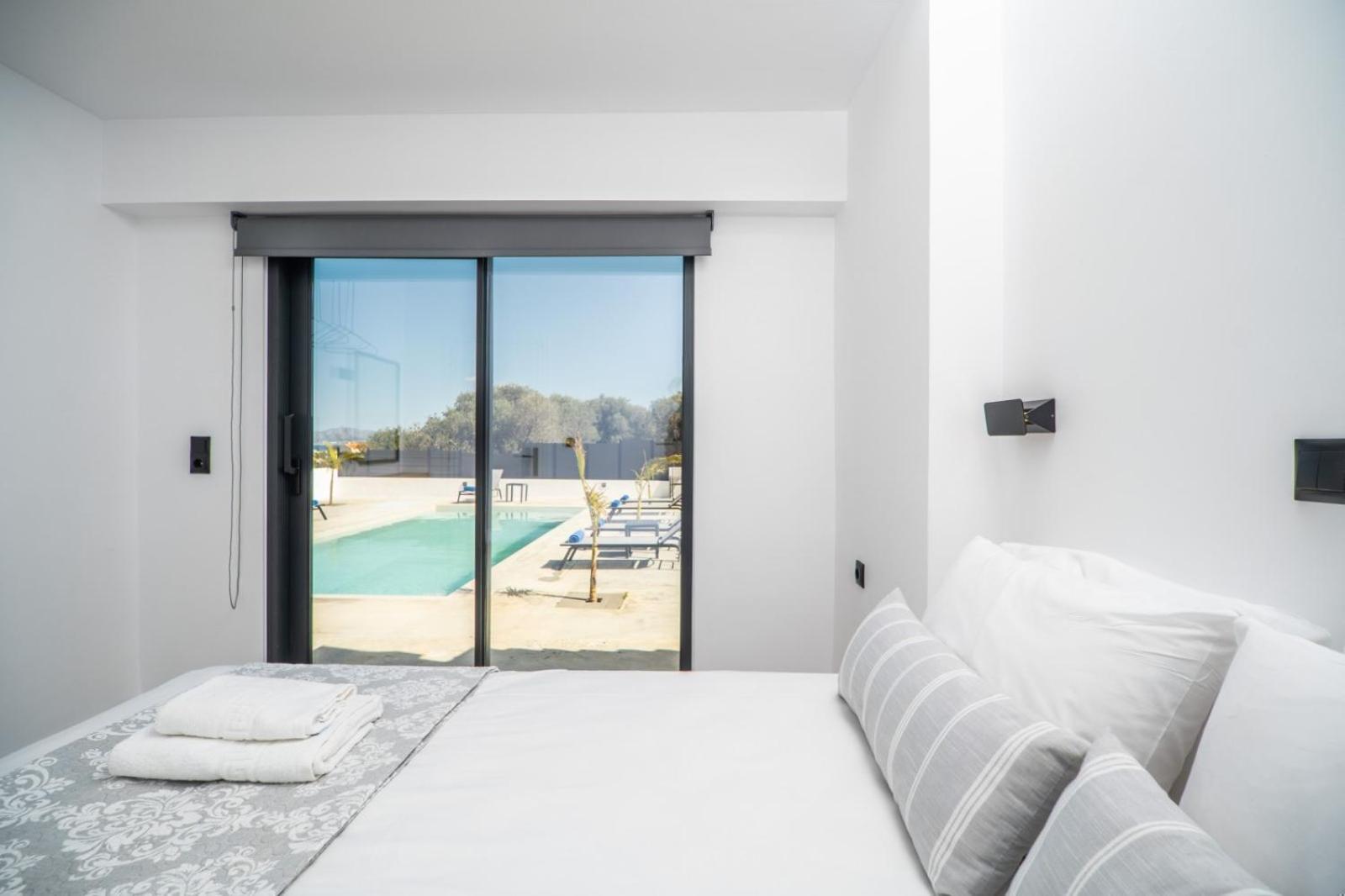 Villa Montis Sea View Heated Pool *