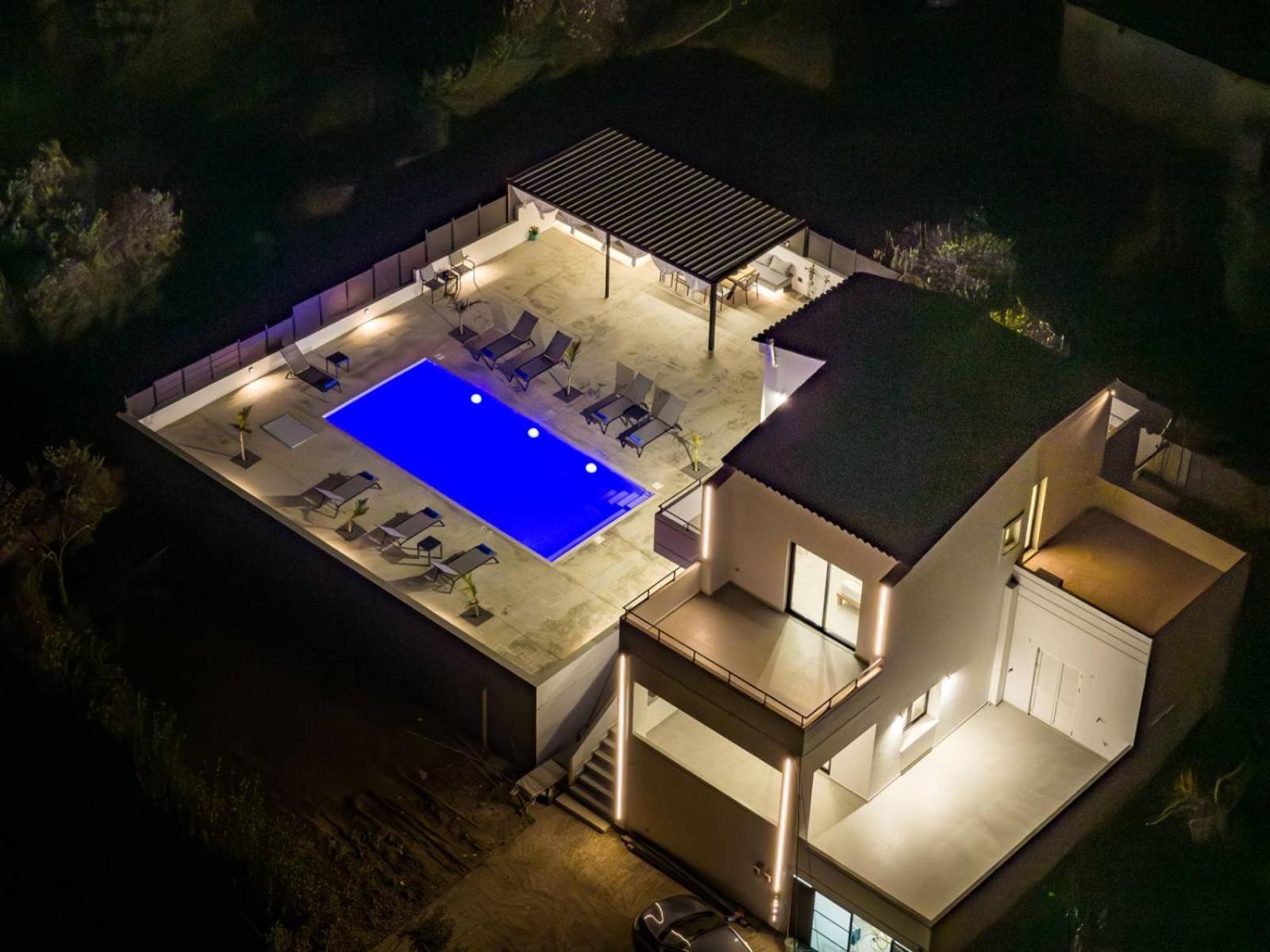 Villa Montis Sea View Heated Pool *